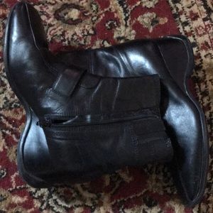 Clarks ankle boots size 6 black they still have some good life in them